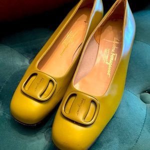 Salvatore Ferragamo Boutique Vintage Avocado Size 7 1/2 Small 3/4 inch heel